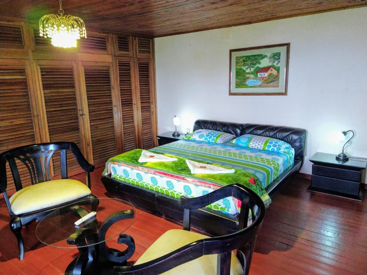 Finca Turistica Los Rosales Перейра Экстерьер фото